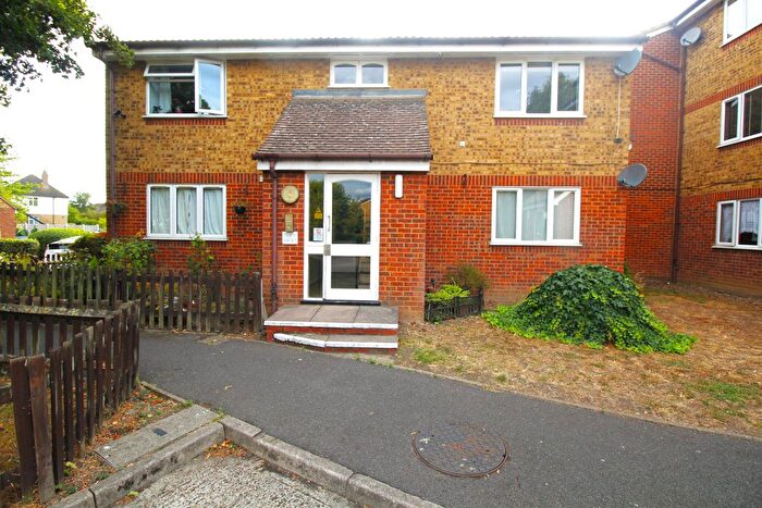 1 Bedroom Flat For Sale In Leston Close, Rainham, RM13