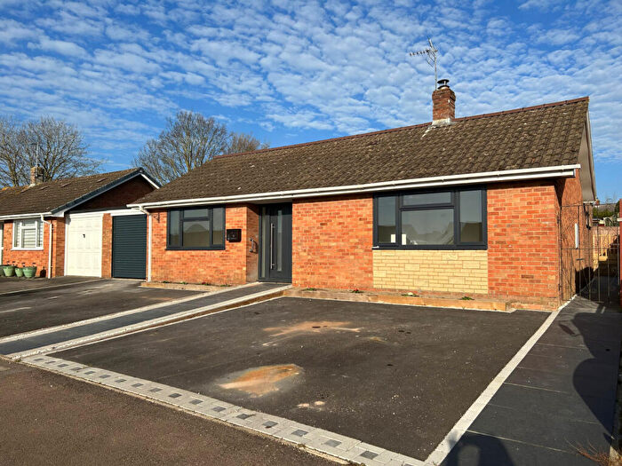 3 Bedroom Bungalow To Rent In Paxhill Lane, Twyning, Gloucestershire, GL20