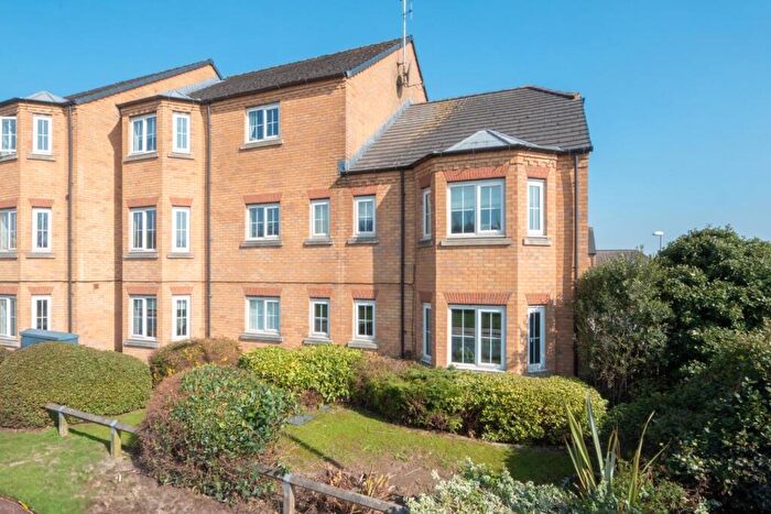 2 Bedroom Apartment For Sale In Broadlands Court, LS28