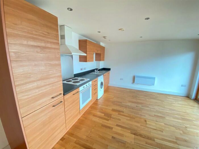 1 Bedroom Apartment To Rent In -Bedroom Apartment - La Salle House, Chadwick Street, Leeds, LS10