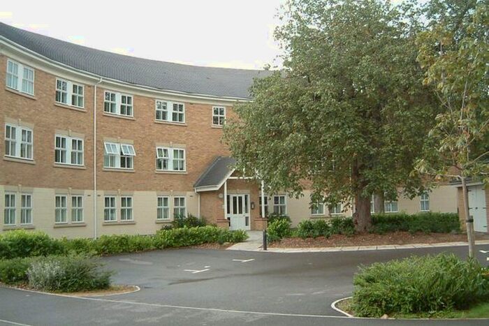 2 Bedroom Flat To Rent In Hurworth Avenue, Slough, SL3