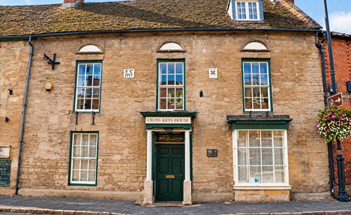 4 Bedroom Town House To Rent In Cross Keys House, High Street South, Olney, Buckinghamshire, - £ Pcm, MK46
