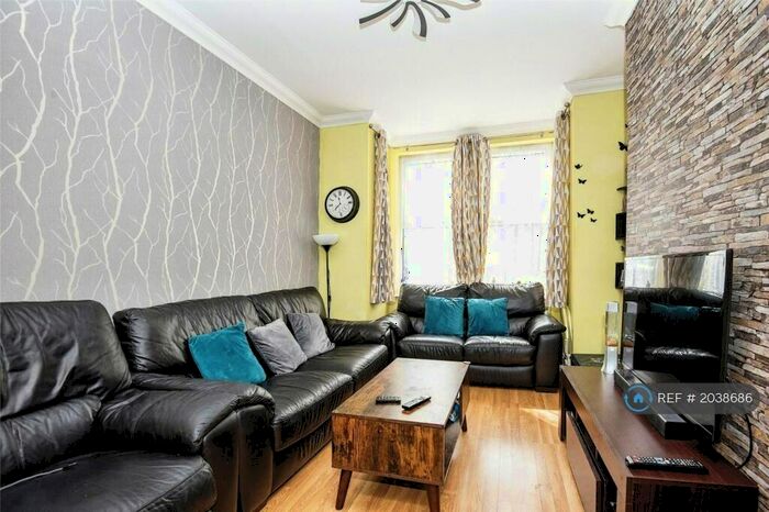 3 Bedroom Terraced House To Rent In Burnt Oak Terrace, Gillingham, ME7