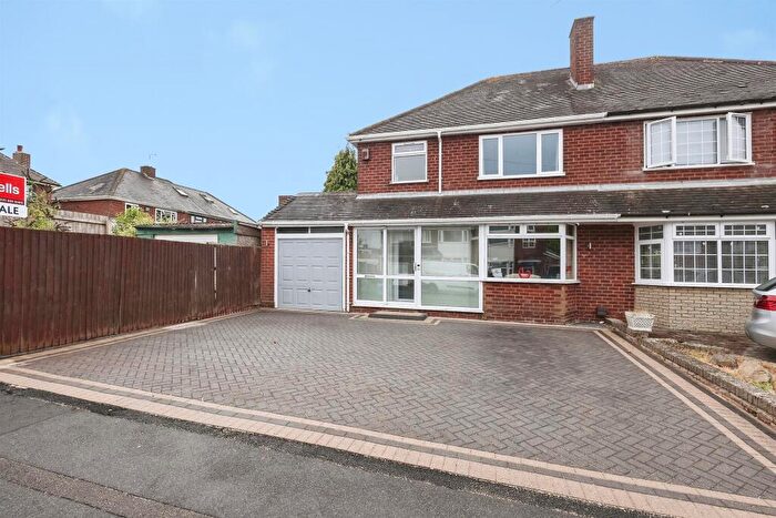 3 Bedroom Semi-Detached House For Sale In Apsley Road, Oldbury, B68