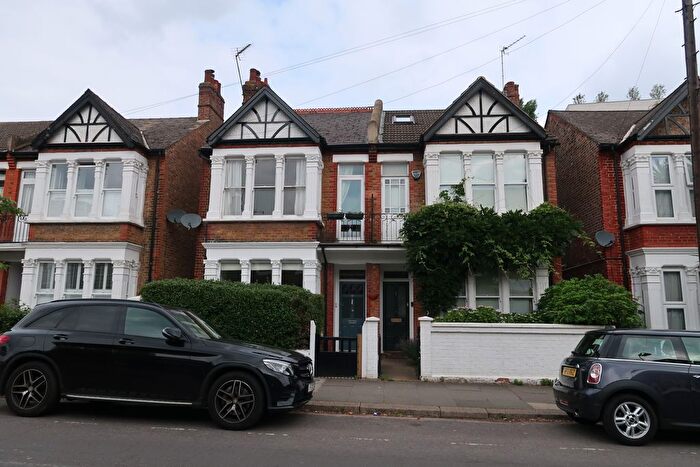 2 Bedroom Maisonette To Rent In Mill Hill Road, Acton, W3