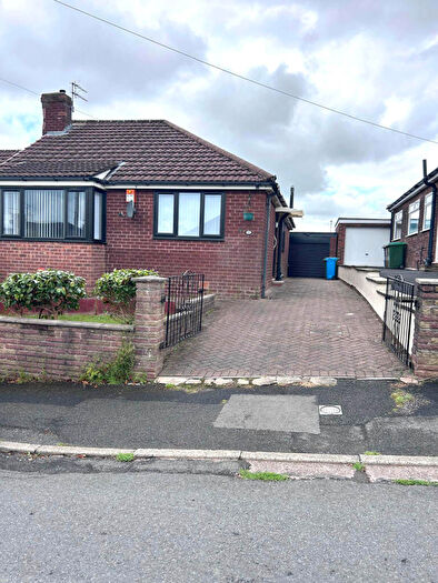 3 Bedroom Bungalow To Rent In Surrey Avenue, Oldham, Lancashire, OL2