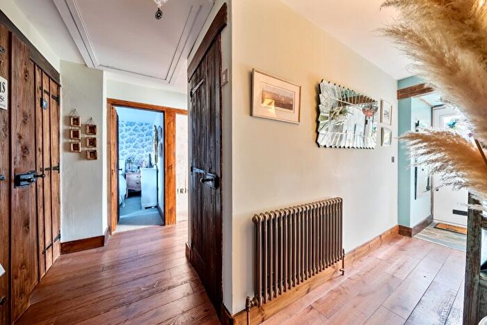 3 Bedroom Bungalow For Sale In Sandwich, Kent, CT13