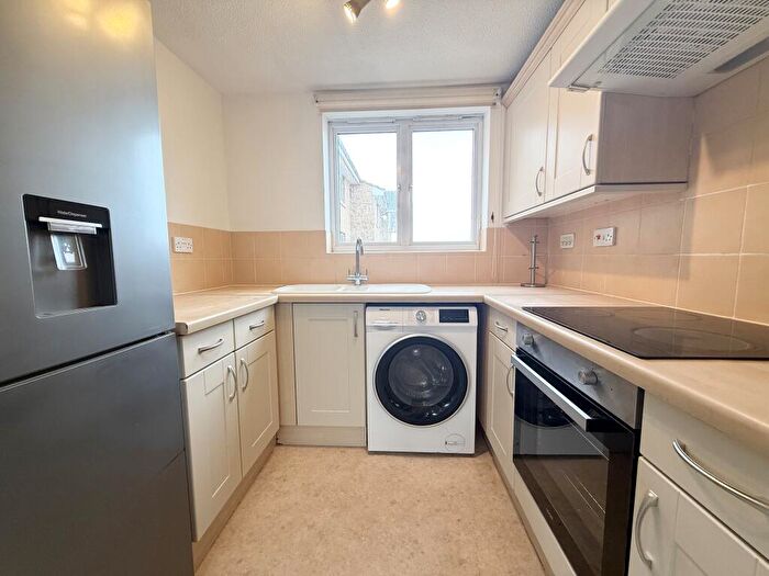 2 Bedroom Flat To Rent In Banyard Close, Cheltenham, GL51