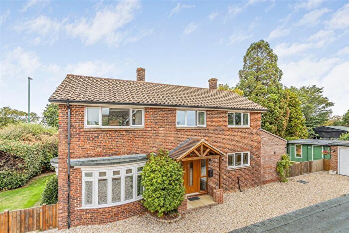 3 Bedroom Detached House For Sale In Ivydene Crescent, Chidham, PO18