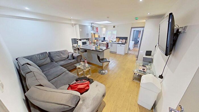 6 Bedroom House To Rent In Heeley Road, Selly Oak, Birmingham, B29