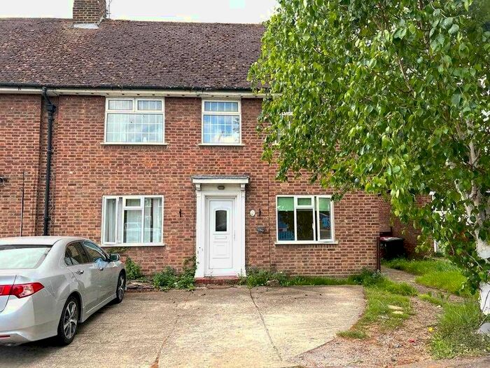 2 Bedroom Maisonette To Rent In Beechwood Gardens, Slough, SL1