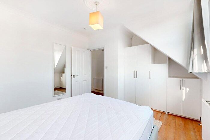 3 Bedroom Flat To Rent In South Hill Park, Hampstead, NW3
