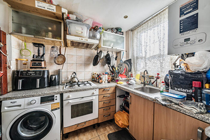 2 Bedroom Apartment For Sale In Doddington Grove, London, SE17