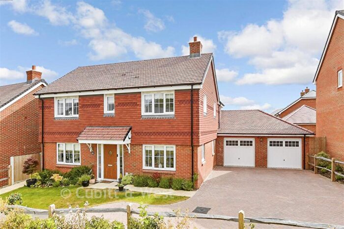 4 Bedroom Detached House For Sale In Springett Close, Thakeham, Pulborough, West Sussex, RH20
