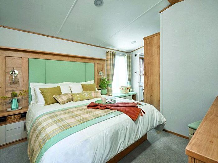 2 Bedroom Mobile/park Home For Sale In Glen Road, Baildon, Shipley, West Yorkshire, BD17