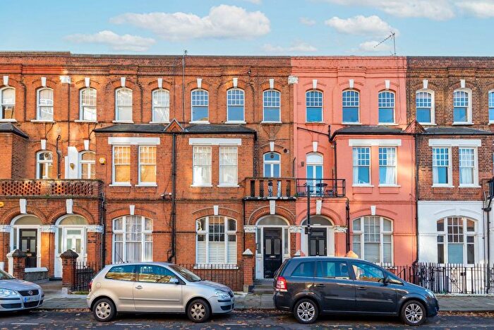 2 Bedroom Flat To Rent In Barton Road, West Kensington, W14