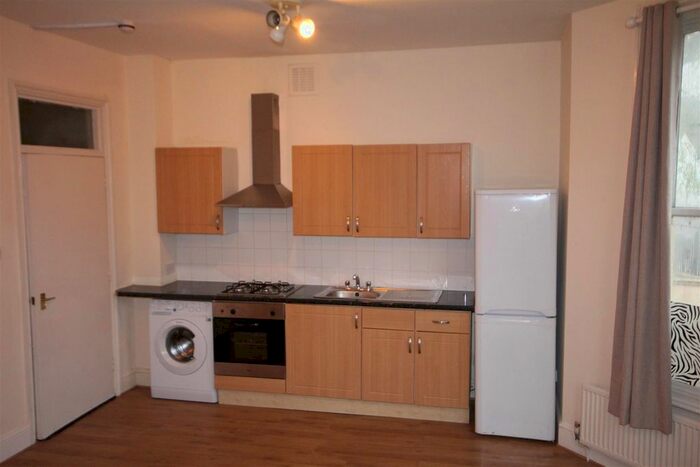 2 Bedroom Flat To Rent In Well Street, Hackney, E9