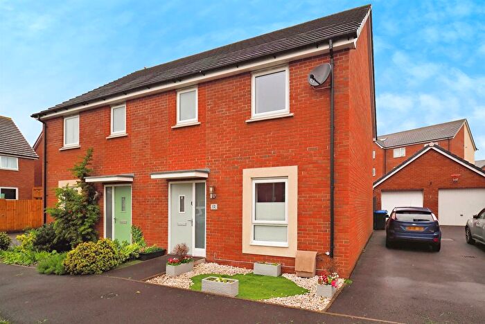 3 Bedroom Semi-Detached House For Sale In Robinson Grove, Longhedge, Salisbury, SP4