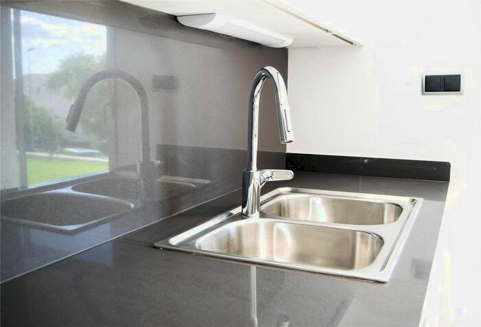 2 Bedroom Flat To Rent In Canada Court, Toynbee Road, Eastleigh, Hampshire SO50