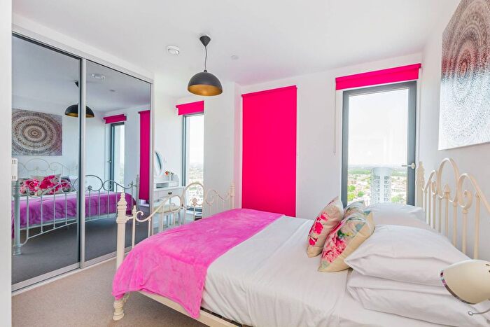 3 Bedroom Flat To Rent In Great Eastern Road, Stratford, London, E15