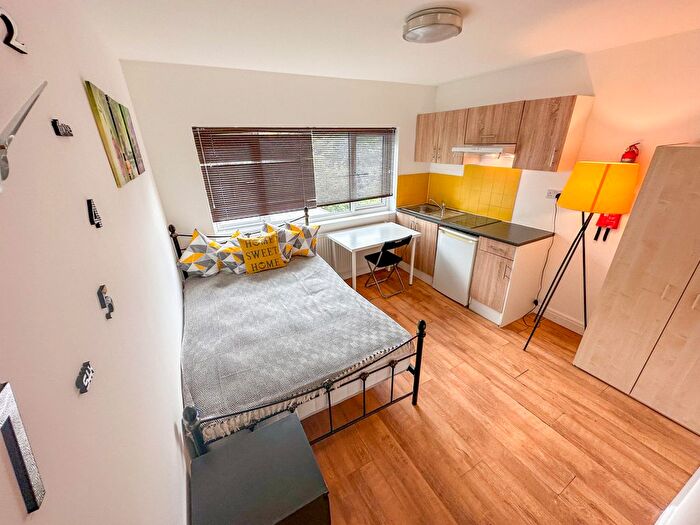 Studio To Rent In Watford Way, London, NW4