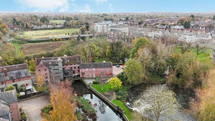 2 Bedroom Apartment For Sale In Trent Place, Warwick, CV34