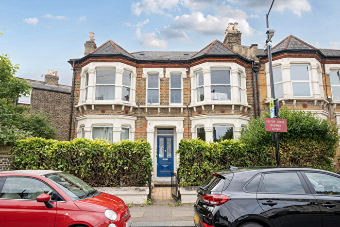 1 Bedroom Apartment For Sale In Dalrymple Road, London, SE4