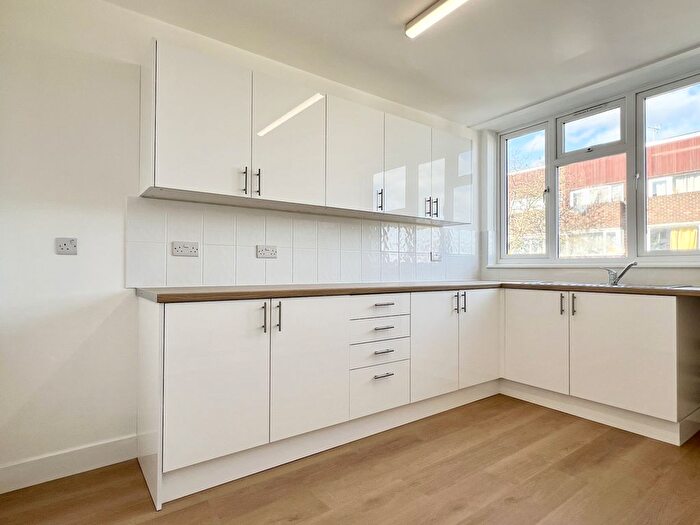 1 Bedroom Flat To Rent In Woodleigh Court, London, Woodgreen, London, N22