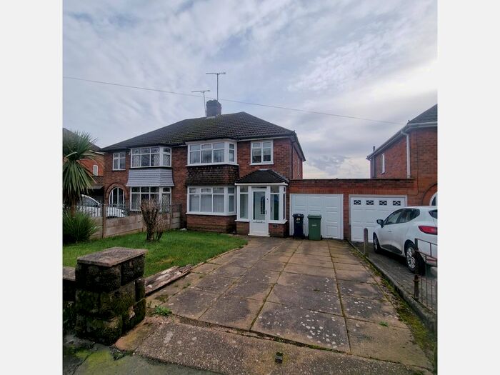 3 Bedroom Property To Rent In Elmdale Road, Coseley, Bilston, WV14