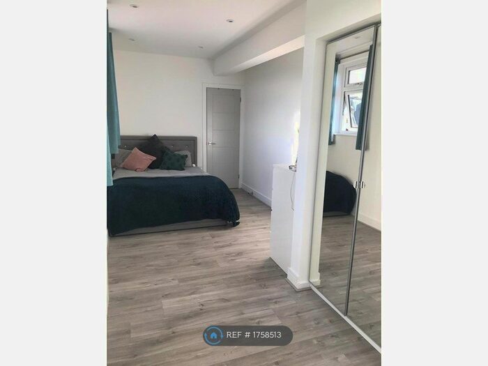 1 Bedroom Flat To Rent In Nita House, Woodford Green, IG8