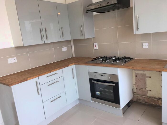 5 Bedroom Flat To Rent In Hollybush Gardens, Bethanl Green, London, London, E2