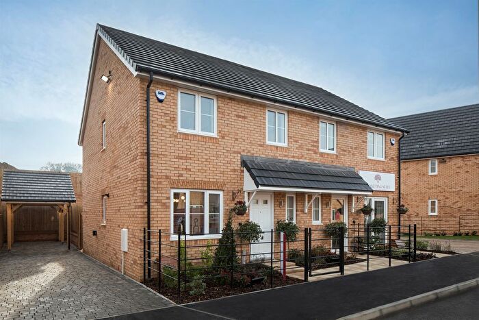 3 Bedroom Semi-Detached House For Sale In Chestnut Grove, Borden, Sittingbourne, ME9