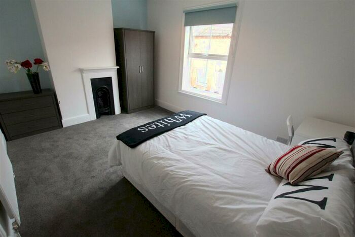 5 Bedroom House To Rent In Hood Street, Northampton, NN1