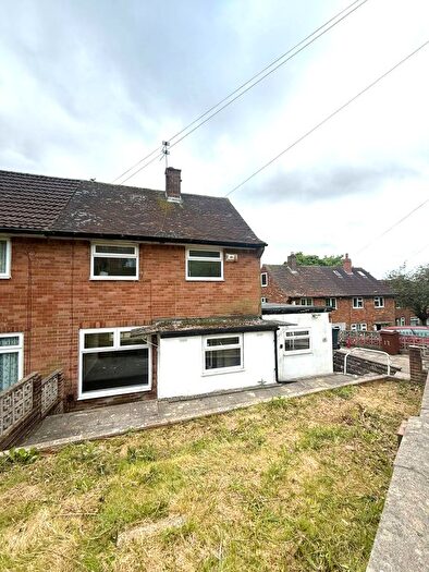 2 Bedroom Semi-Detached House To Rent In Lincombe Bank, Leeds, LS8