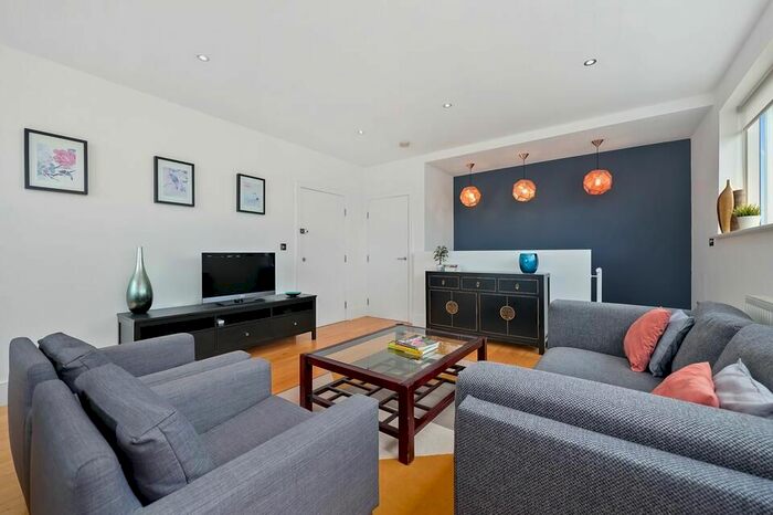 2 Bedroom Flat To Rent In Caledonian Road, London, N7