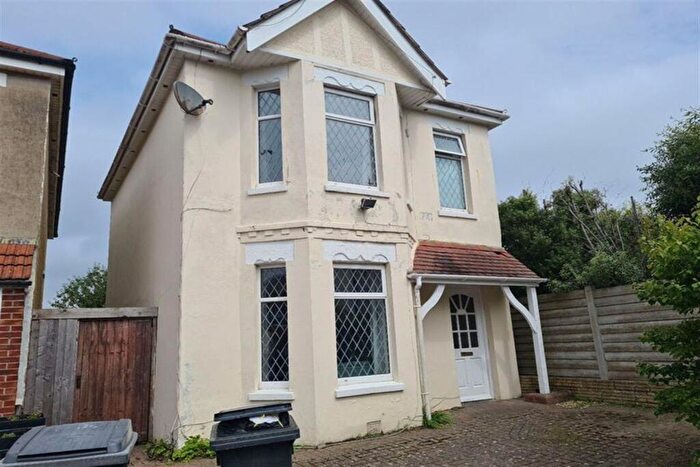 4 Bedroom House To Rent In Bedroom Detached House In Bournemouth, BH9