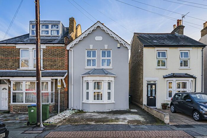 3 Bedroom Detached House For Sale In Birkbeck Road, Sidcup, DA14