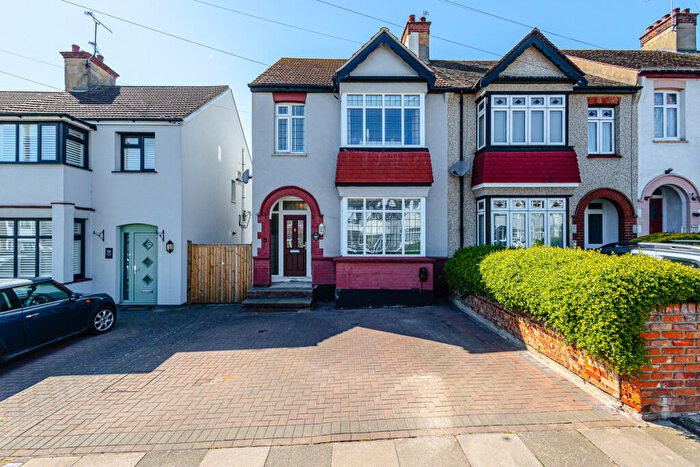 3 Bedroom Semi Detached House For Sale In Elmsleigh Drive, Leigh-on-sea, SS9