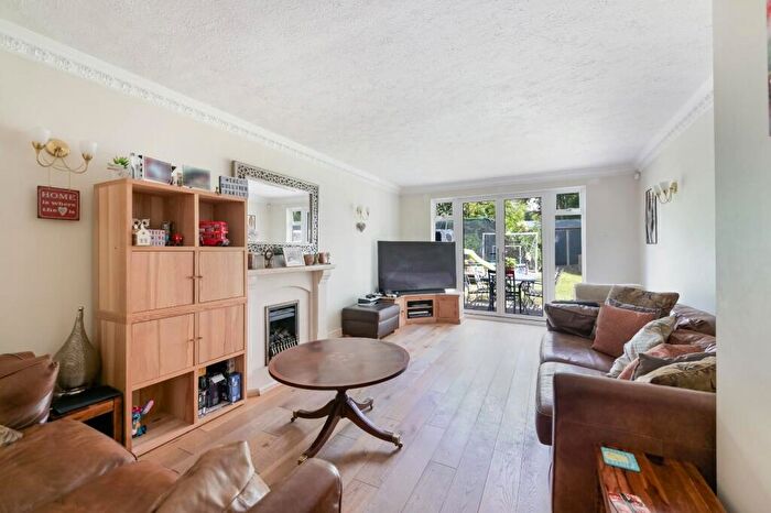 4 Bedroom Detached House For Sale In Walnut Grove, Banstead, SM7
