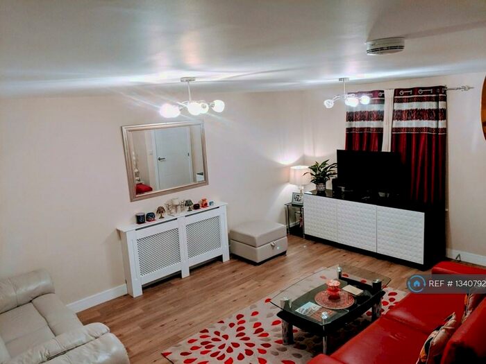 3 Bedroom Terraced House To Rent In Crown Corner, Didcot, OX11