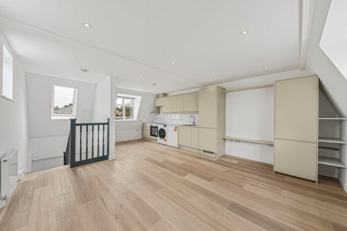 3 Bedroom Flat To Rent In Leighton Road, Kentish Town, NW5