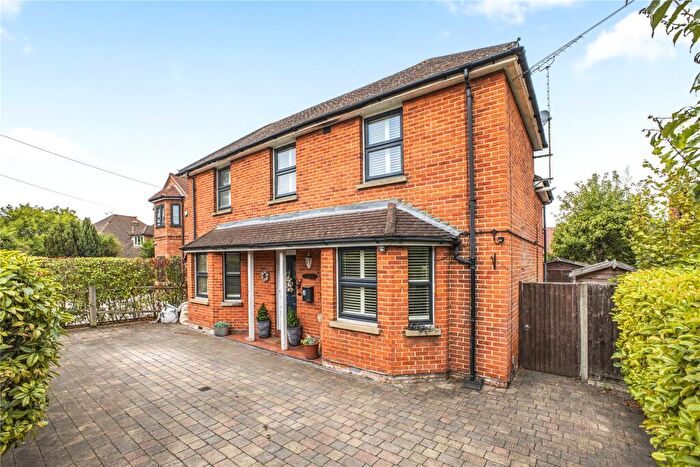 3 Bedroom Detached House For Sale In Chobham Road, Knaphill, Woking, Surrey, GU21