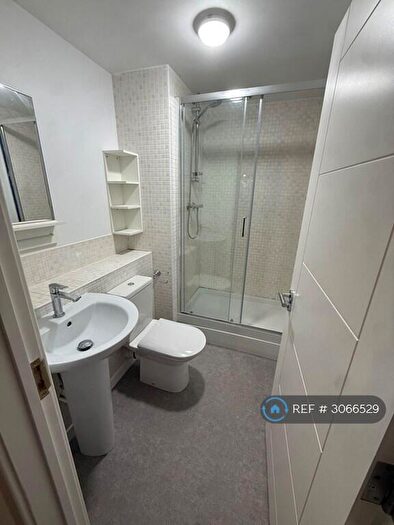 2 Bedroom Flat To Rent In Hill House, London, SE28