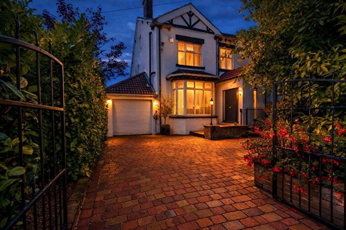 6 Bedroom Detached House For Sale In Talbot Road, Roundhay, LS8