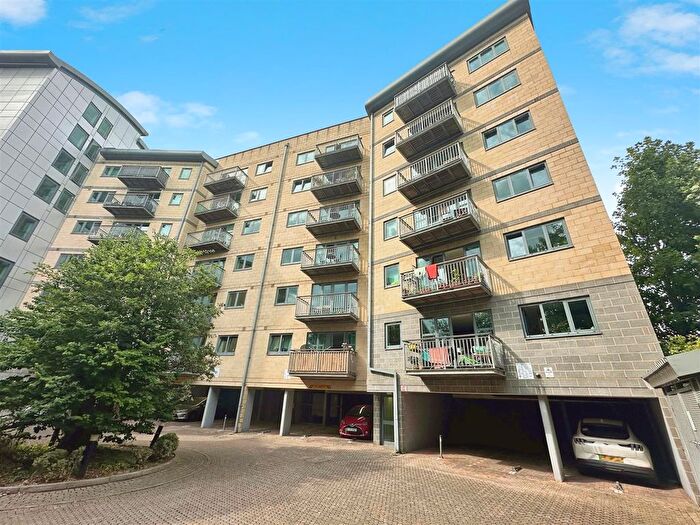 2 Bedroom Flat To Rent In Chapter Way, Colliers Wood, SW19