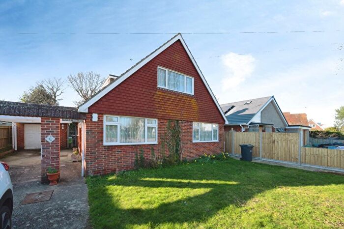 4 Bedroom Detached House For Sale In Chichester Avenue, Hayling Island, Hampshire, PO11