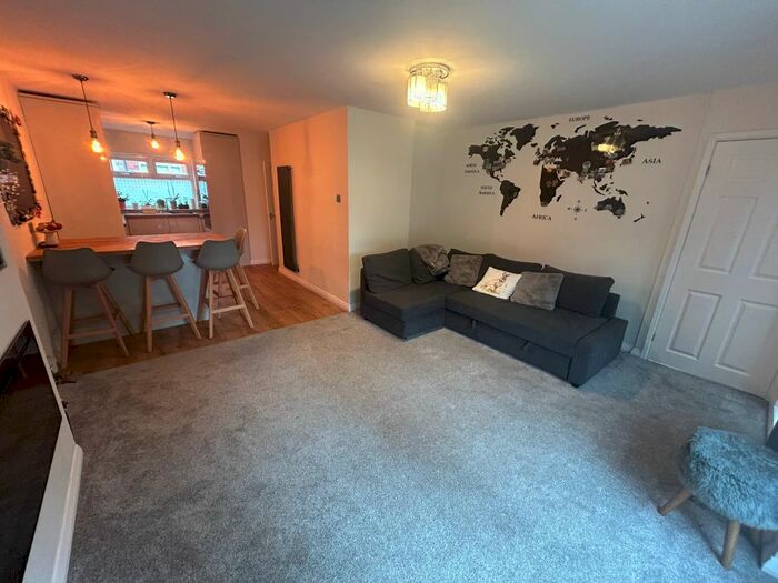 3 Bedroom End Of Terrace House To Rent In Rose Street, YO31