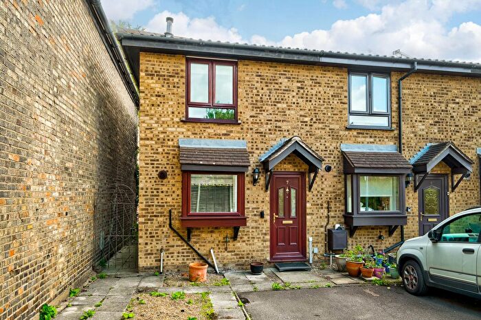 2 Bedroom End Of Terrace House To Rent In Greenstone Mews, Wanstead, E11