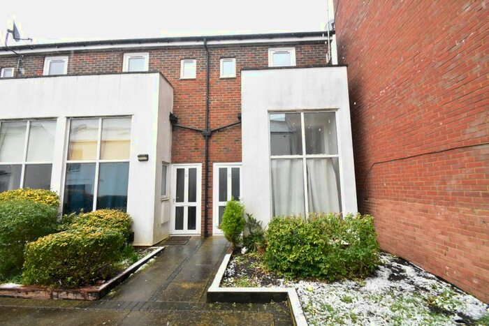 1 Bedroom End Of Terrace House To Rent In Coopers Mews, Adelaide Street, Luton, Bedfordshire, LU1