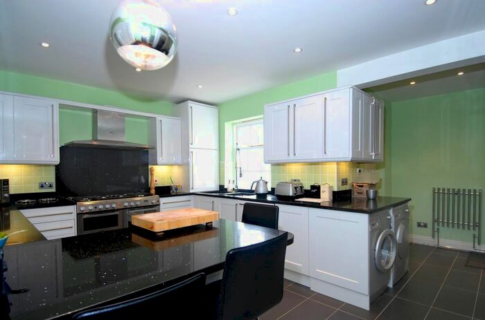 4 Bedroom Town House To Rent In Danesbury Park, North Ride, Welwyn, AL6